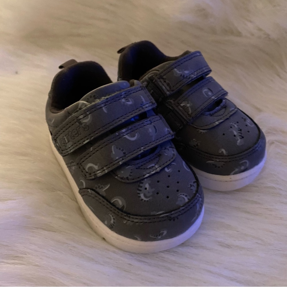 Carter’s Shoes Boys Size 4M Slip On New With Out Tag Gray